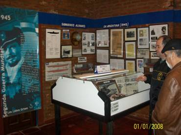 Descripción: D:\Desktop D\Curso_FIUBA III\Museo de la Fuerza de Submarinos\Subs Alemanes_1.jpg