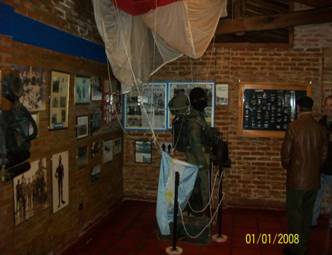 Descripción: D:\Desktop D\Curso_FIUBA III\Museo de la Fuerza de Submarinos\Buzos Tacticos_2.jpg