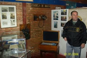 Descripción: D:\Desktop D\Curso_FIUBA III\Museo de la Fuerza de Submarinos\Esc Buceo_2.jpg
